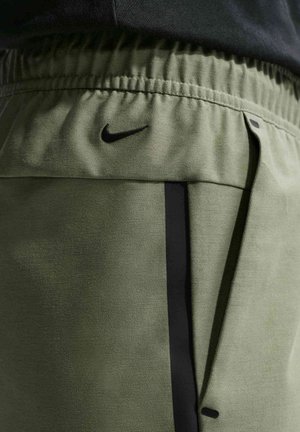 Nike Sportswear, M NK TECH SHORI KNIT DRILL PNT - Træningsbukser - silver sage black