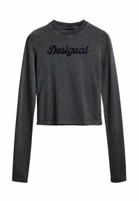 Sivý dlhý rukáv crop top vyrobený z mäkkého materiálu. Obsahuje rebrovaný výstrih a nápis "Desigual" vytlačený tmavým písmom cez hruď.