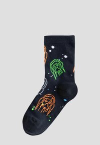Calzino nero con vivaci disegni di meduse arancioni, verdi e bianche, con un motivo stellato, realizzato in un materiale morbido e elasticizzato.