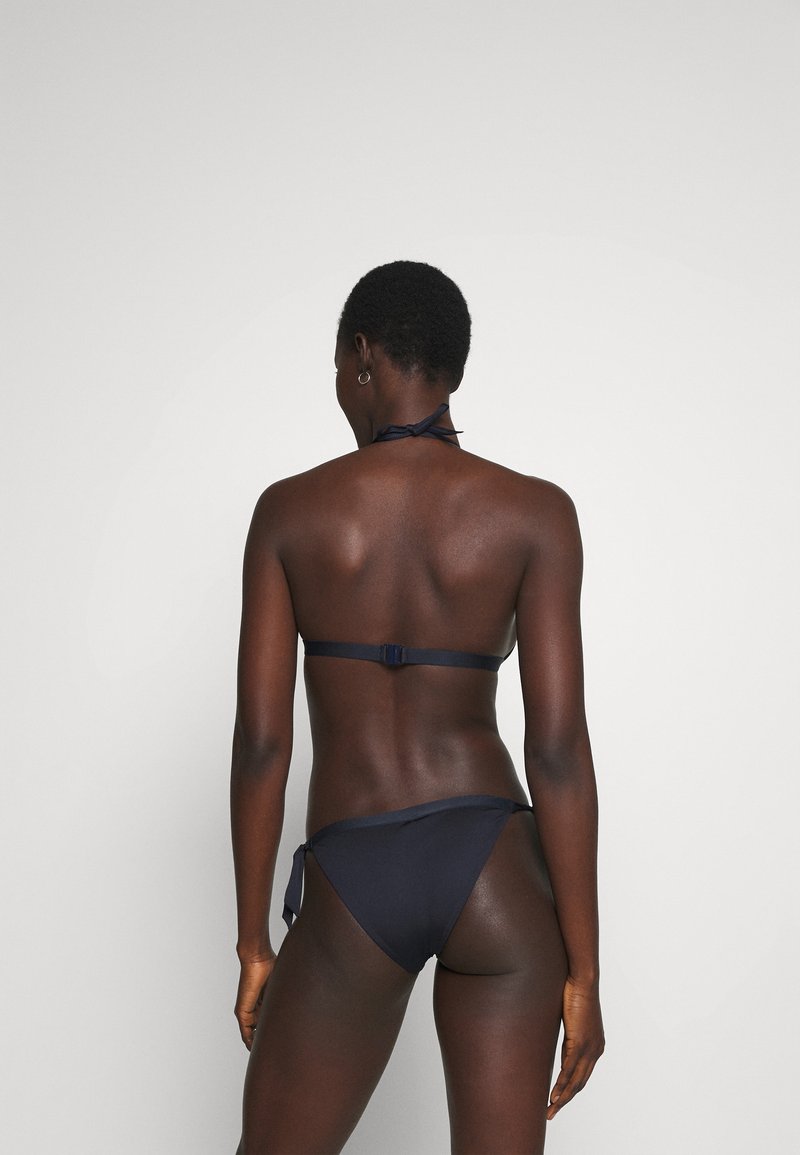 Core solid logo triangle tommy hilfiger Clearance