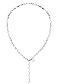 Zilveren ketting met langwerpige schakels, een minimalistisch ontwerp en een hanger met een ronde tag. Glad oppervlak, reflecterende afwerking.