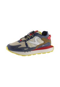 Sneaker con tomaia in rete, blu navy, con accenti beige e rossi. Presenta suola gialla, dettagli in suede e un sistema di allacciatura unico.