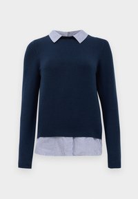 Marineblauer Pullover mit langen Ärmeln und einem gestreiften Kragenhemd, das unten herausblitzt. Er zeichnet sich durch eine glatte Textur und eine taillierte Passform aus.