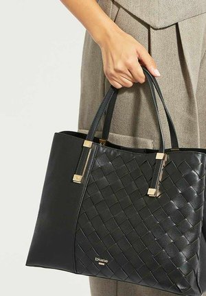 Sac cabas noir en cuir tressé et lisse, doté de ferrures dorées et de poignées jumelles. Intérieur visible, design structuré.