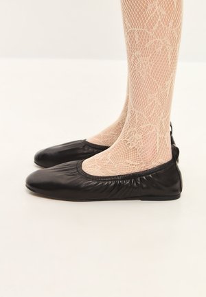 FLAT WITH ELASTIC BACK STRAP - Preklopive balerinke - black