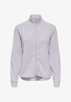 Ljuslila fleecejacka med dragkedja fram, hög krage och raglanärmar. Har en liten broderad logo på bröstet.