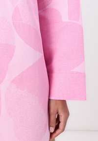 Marimekko HEITTO UNIKKO - Blúzka so zapínaním na gombíky - light pink/pink