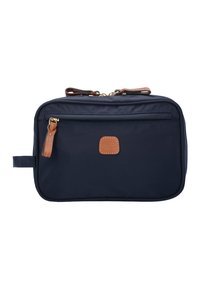 Borsa da viaggio in nylon blu navy con dettagli in pelle marrone, due cerniere, tasca frontale e forma rettangolare. La superficie appare liscia.