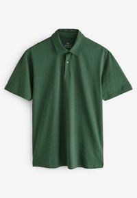 Tmavozelená polo košeľa vyrobená z mäkkého bavlneného materiálu. Obsahuje klasický golier, zapínanie na dve gombíky a malé logo vyšívané na hrudi.