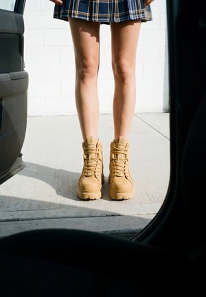 Buffalo, Gležnjače s platformom - beige