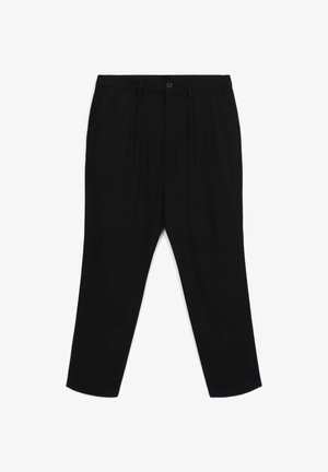 Schwarze Hosen mit geradem Schnitt, seitlichen Taschen, einem einzigen Knopfverschluss und einem glatten, leichten Stoff.