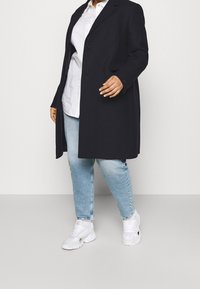 Tommy Hilfiger Curve Mantel - blue