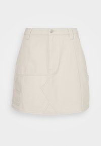 Beige denimkjol med en figurnära design, sidofickor och synliga sömmönster. Har knappstängning och en något utsvängd nederkant.