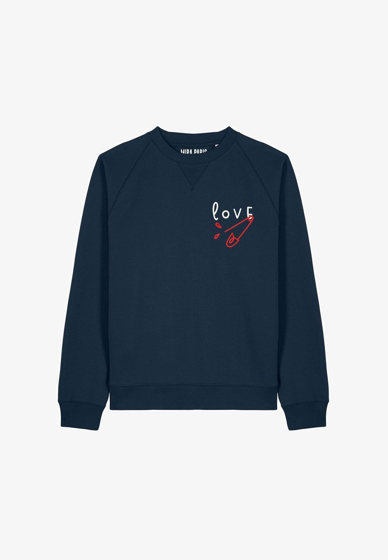 Felpa girocollo blu navy con la scritta "love" e una grafica di una spilla di sicurezza rossa sulla parte superiore sinistra del petto.