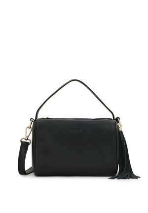 Čierna kožená kabelka s obdĺžnikovým tvarom, hornou rúčkou a nastaviteľným ramenným popruhom. Má bočný strapcový doplnok a zlaté kovanie.