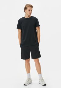 Koton SEAM DETAIL DRAWSTRING POCKET BERMUDA - Pantalones deportivos - black