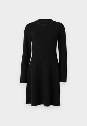 Vestido preto de mangas longas feito de tecido suave. Apresenta um decote redondo, corpete justo e saia rodante, com uma textura lisa. Sem padrões ou detalhes.