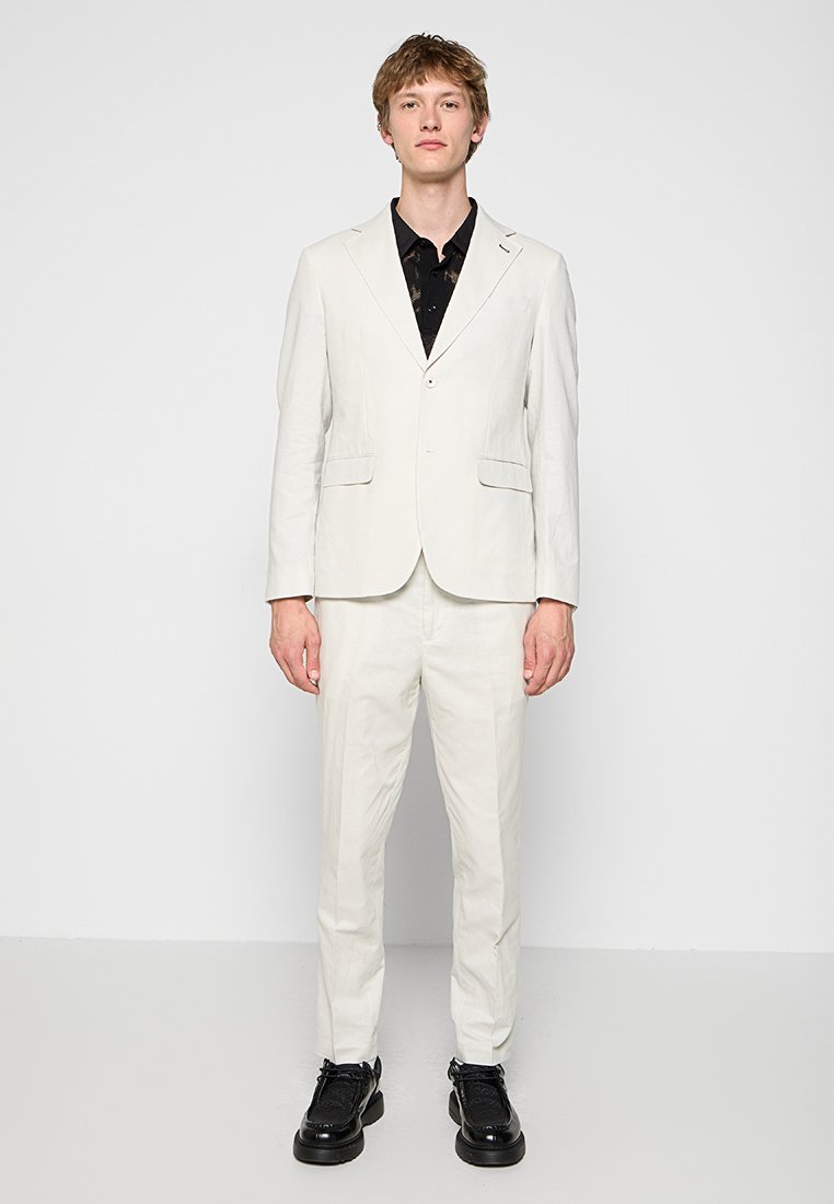 Gaudi Kostuum crème