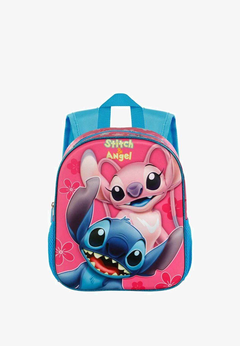 Sac à dos en tissu bleu mettant en vedette les personnages Stitch et Angel sur un fond rose, avec des accents floraux et une fermeture à double zip.