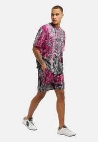Carlo Colucci - T-shirt z nadrukiem