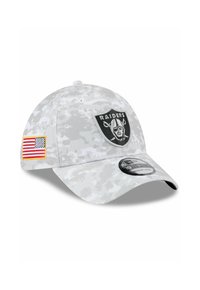 Gray digital camo cap with a Raiders logo on the front, American flag patch on the side, and a curved brim. Features a fitted design.