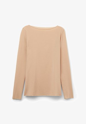 Haut à manches longues en beige clair, fabriqué à partir d'un matériau doux. Il présente un col large et une coupe simple et droite, sans motifs ni accents.
