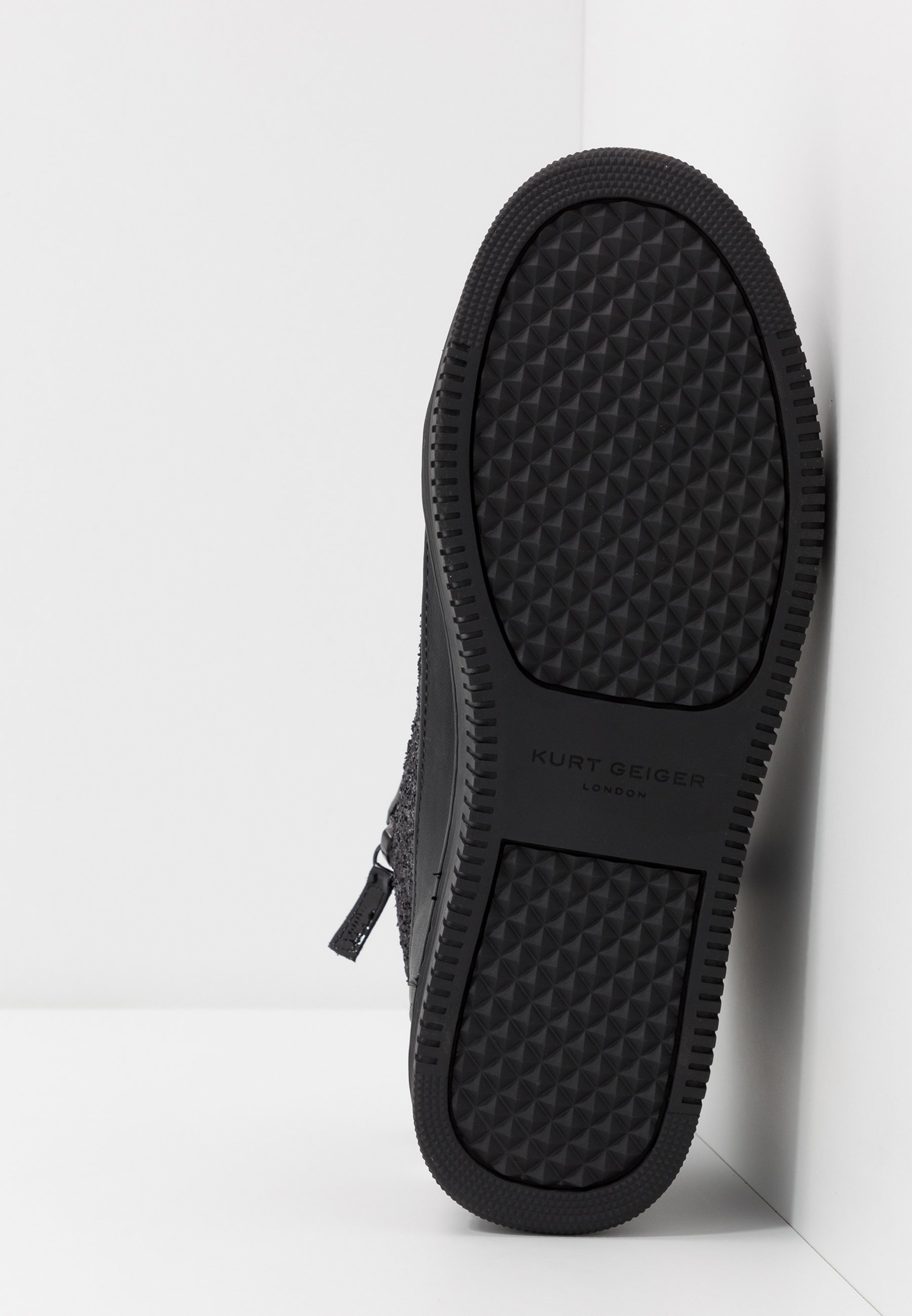 black trainers kurt geiger