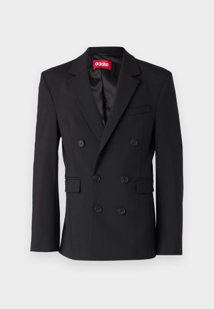 Czarny dwurzędowy żakiet wykonany z gładkiego materiału. Posiada klapy z wcięciem, dwie przednie kieszenie oraz sześć czarnych guzików z przodu.