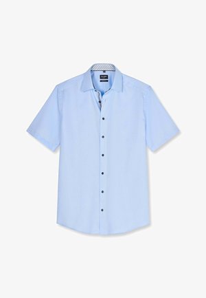 Hellblaues Herrenhemd mit kurzen Ärmeln, Knopfleiste, Kragen und schwarzen Knöpfen, mit gemustertem Innenkragenfutter.