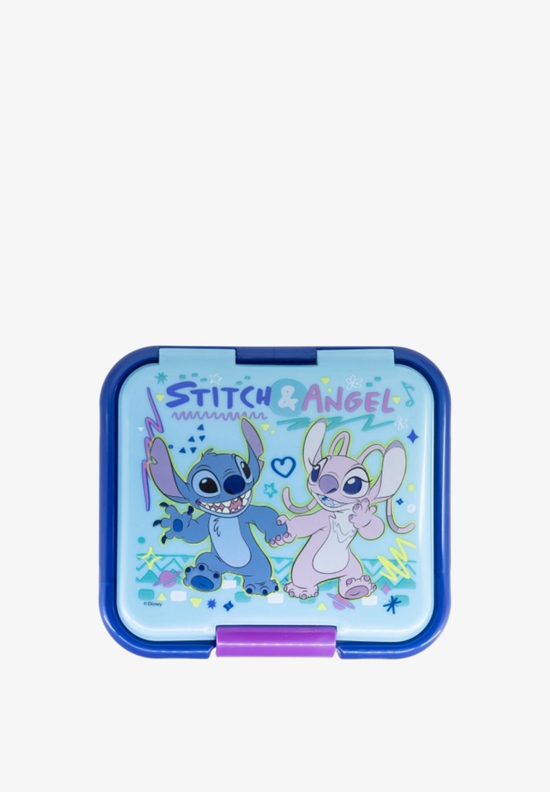 Plastic lunchbox met blauwe deksel met de karakters Stitch en Angel, lichtblauwe onderkant, paarse sluiting en kleurrijk grafisch ontwerp.