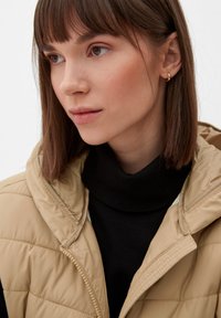 s.Oliver LANGE  MET CAPUCHON - Weste - sandfarben