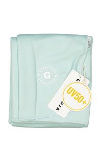 Vaaleanmintunvihreä UV50+ -suojaa tarjoava kangas, taitettu teksturoidulla kuvioinnilla, jossa on pyöreä logo ja tuoteinformaatioon liittyvät tarrat kiinnitettynä.