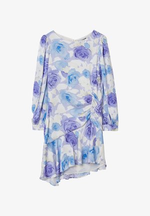 Robe fleurie en tissu léger, avec un motif de roses bleu pastel et violettes, à manches longues, col rond et ourlet froncé.