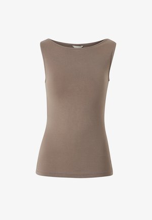 Mouwloos nauwsluitend topje in taupekleur met een boothals, eenvoudig ontwerp en een gladde stoftextuur.