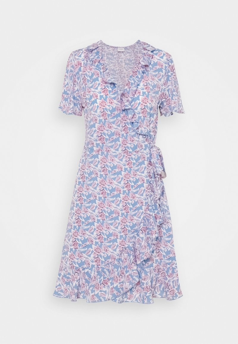 Robe portefeuille à manches courtes, longueur genou, imprimé floral rose sur fond bleu clair avec bordure à volants le long du décolleté et de l'ourlet.