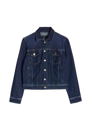 Mørkeblå denimjakke med klassisk krave, knappelukning foran, to brystlommer og sidelommer. Har synlige stikninger og en cropped pasform.