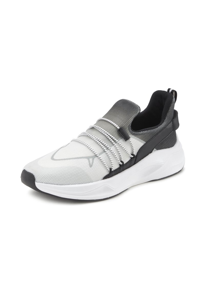 Graues und weißes Sportschuh mit einem Obermaterial aus Mesh, elastischen Schnürsenkeln, schwarzen Akzenten und einer gepolsterten Sohle. Strukturierte Oberflächendetails.