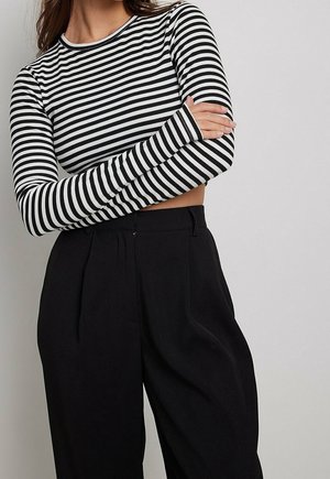 Long sleeved top - black