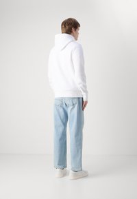 Calvin Klein BOX STRIPED LOGO HOODIE - Kapucni - bright white