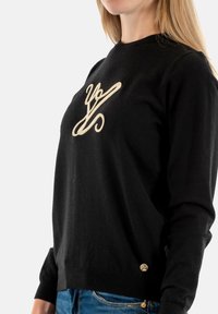 Yes Zee Maglione - noir