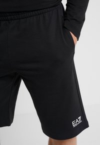 EA7 Emporio Armani BERMUDA - Pantalones deportivos - black