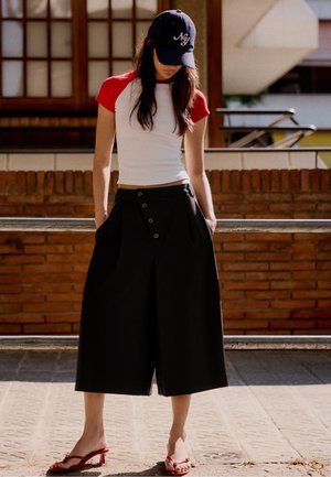 Bershka, BUTTON CULOTTE - Short - black