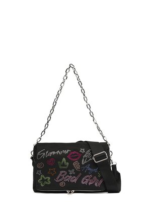 Borsa nera a spalla con tracolla a catena, caratterizzata da design con strass multicolori che includono labbra, stelle e accenti testuali.