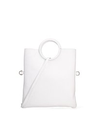 Borsa tote bianca in pelle con superficie texturizzata, dotata di manico circolare, tracolla regolabile e design minimalista.