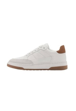 Trainers - white