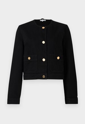 Chaqueta recortada negra de algodón, con cuello redondo, botones dorados y dos bolsillos frontales con cierres de botón.