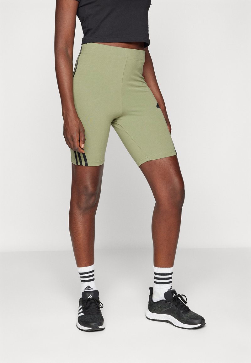 adidas Sportswear FUTURE ICONS THREE STRIPES BIKER SHORT - Leggings - tent green