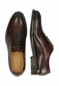 Scarpe da uomo in pelle marrone scuro con punta rotonda, design con lacci e dettagli di cucitura a contrasto. Texture liscia e suola resistente.