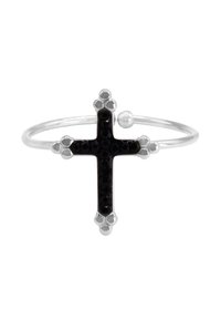 Srebrny pierścionek z czarnym emaliowanym krzyżem, z okrągłymi czarnymi kamieniami na końcach, gładką obrączką i dekoracyjnymi kulkami po bokach.