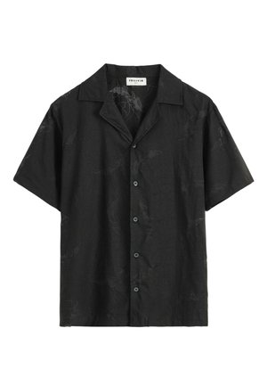 Chemise noire à manches courtes avec boutons, motif jacquard floral subtil et col camp, étiquetée Frilivin.
